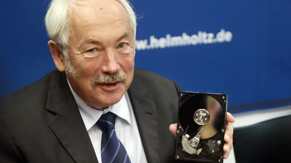 Peter Grünberg, científico alemán ganador del premio Nobel de física en 2007 por su descubrimiento de la nullmagneto-resistencia gigantenull.