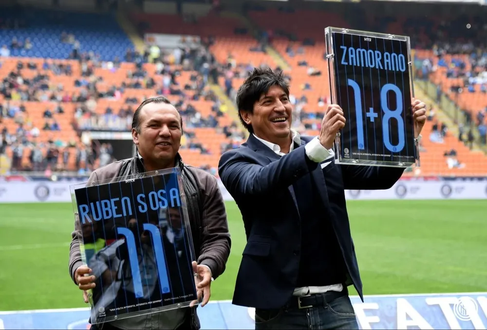 Ruben Sosa en un homenaje de Inter junto a Iván Zamorano