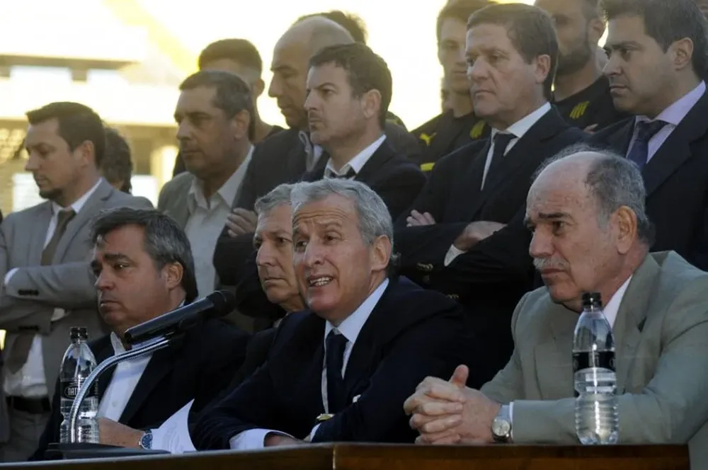 La directiva de Peñarol estudiará el tema del futuro técnico