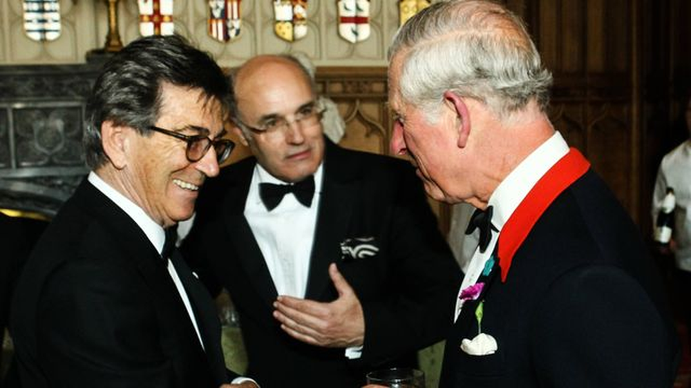 Hector Colonques, presidente de Porcelanosa Grupo, y el entonces príncipe de Gales, en una cena de gala celebrada en el castillo de Windsor en 2016