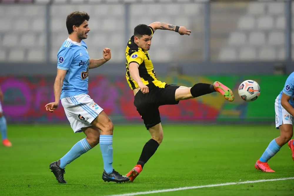 El Canario Álvarez sigue de goleador en la Copa