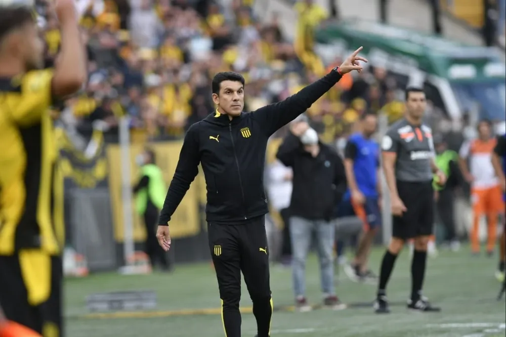 Mauricio Larriera condujo a Peñarol al título