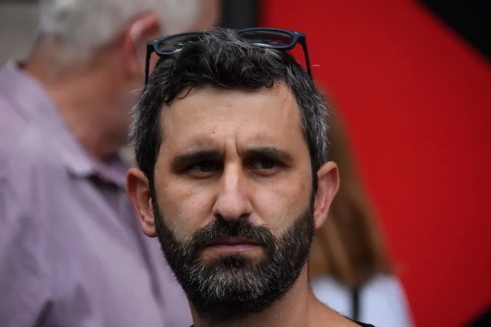 Daniel Caggiani en el velatorio de Eduardo Bonomi, en la sede del MPP