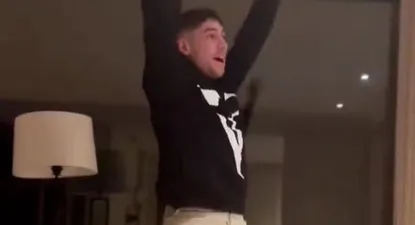 Federico Valverde celebra el título mundial de la selección uruguaya sub 20 en su domicilio