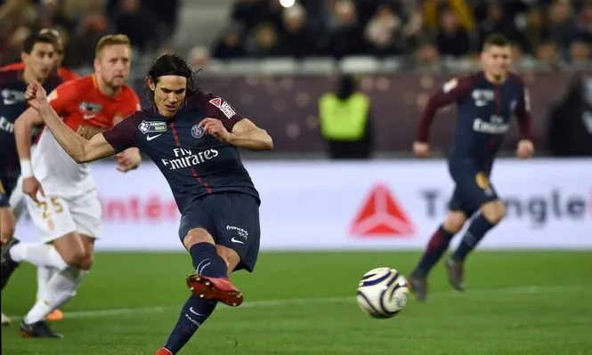 La definición de penal de Edinson Cavani