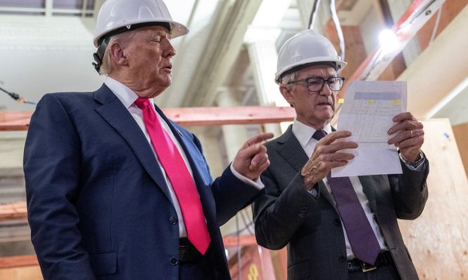 El presidente de EEUU, Donald Trump, junto al presidente de la FED, Jerome Powell.