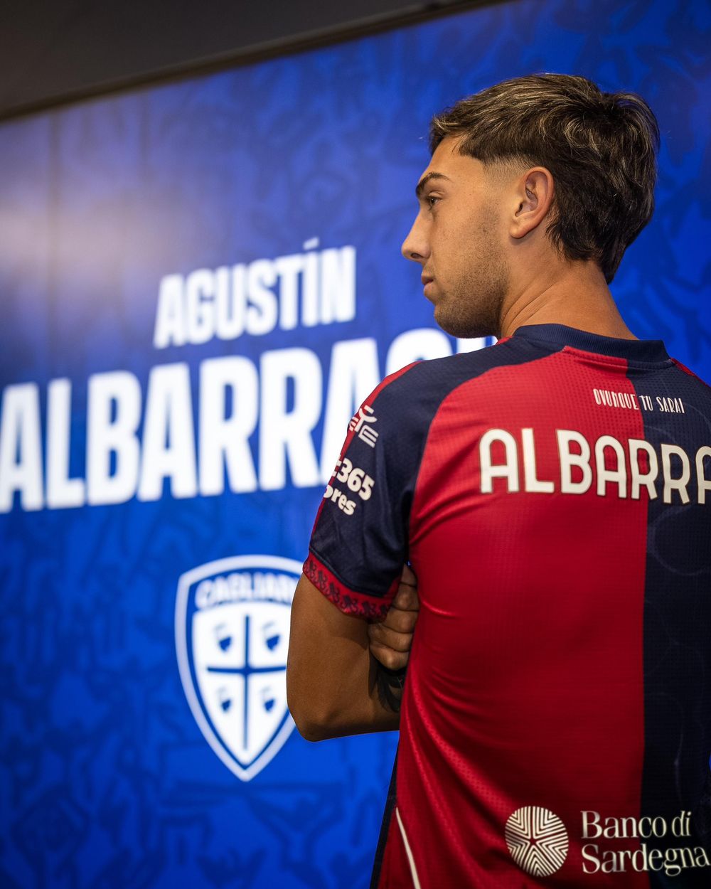 Agustín Albarracín fue presentado en Cagliari