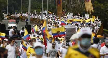Las protestas generan más protestas, pero en contra del paro nacional; se visten de blanco