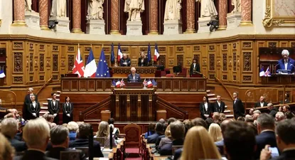 El rey británico habló en el Senado francés y abogó por una alianza para combatir el cambio climático.