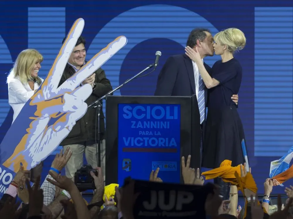 Scioli celebró a lo grande la votación en las elecciones primarias de Argentina