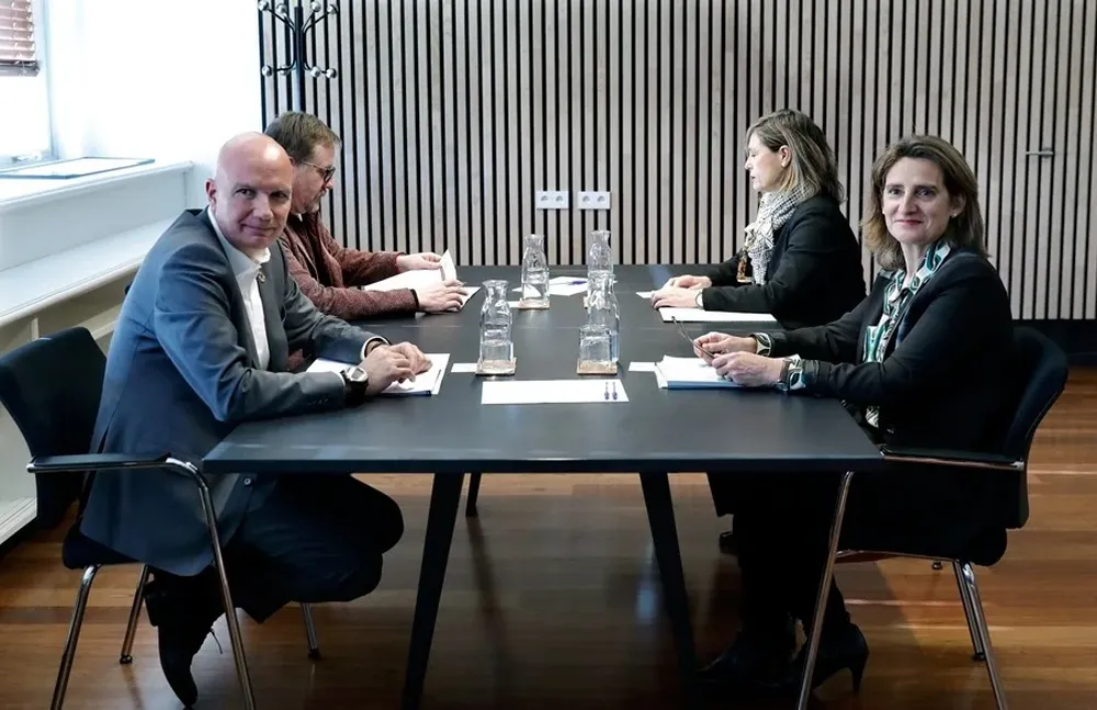 La ministra para la Transición Ecológica, Teresa Ribera, y el conseller de Acción Climática de la Generalitat, David Mascort, durante la reunión de hoy para hacer frente a la sequía en Cataluña