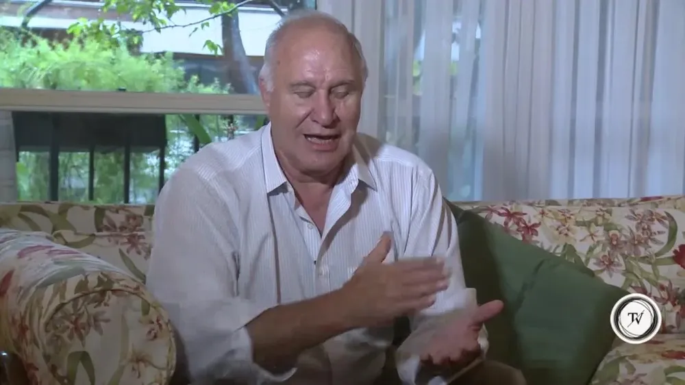 Un nuevo informe de Agro TV se enfoca en el mercado de carnes. El criador y consultor Víctor Tonelli indicó que Uruguay está años luz de Argentina en la generación de confianza de sus productos al mundo. En ese sentido, señaló que en relación a la carne vacuna, el futuro de Uruguay está en las especialidades.