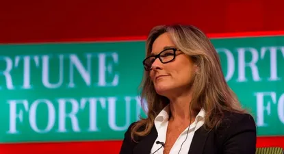 Quién es Angela Ahrendts, la ejecutiva mejor pagada de Apple