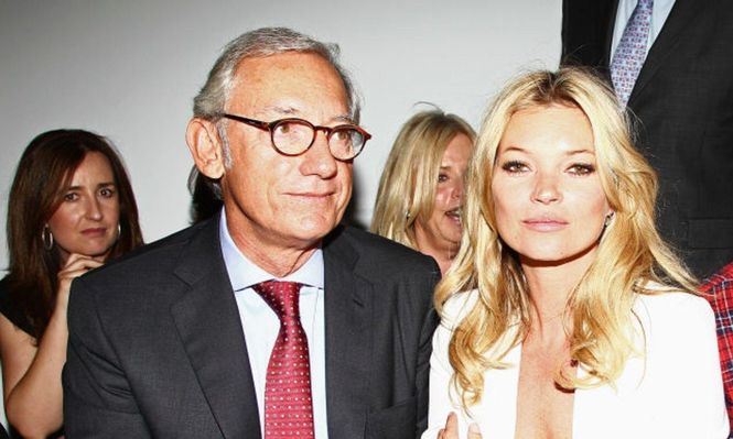 Andic con la súper modelo británica Kate Moss durante un lanzamiento de las confecciones de Mango en París, en 2011.