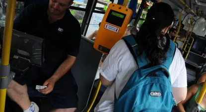 Las tarifas públicas contienen  a la inflación por debajo del 10%