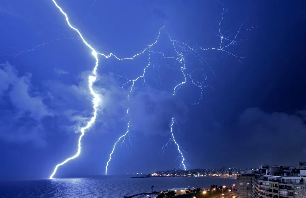 Tormenta eléctrica en la ciudad de Montevideo. (archivo)