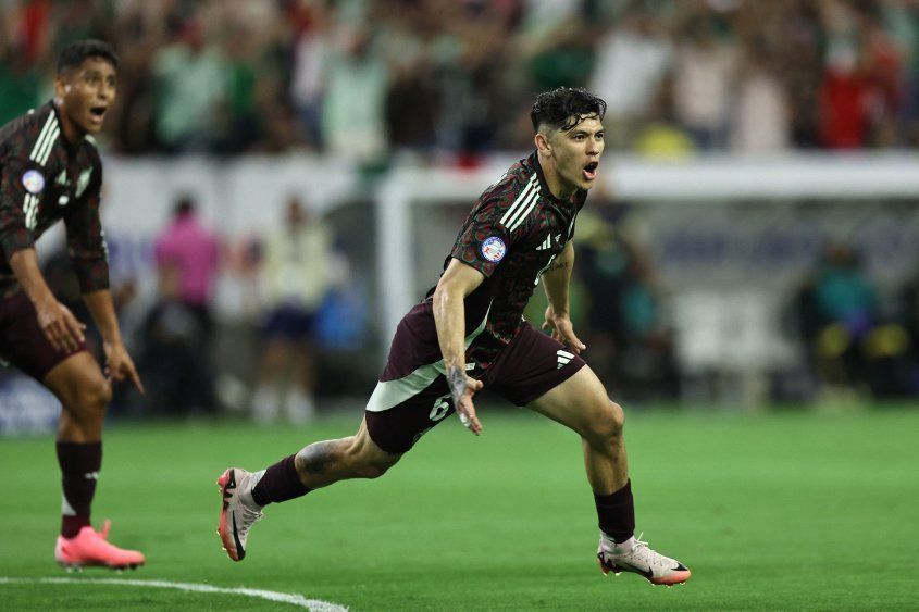 Gerardo Arteaga celebra el 1-0 de México ante Jamaica en la Copa América 2024