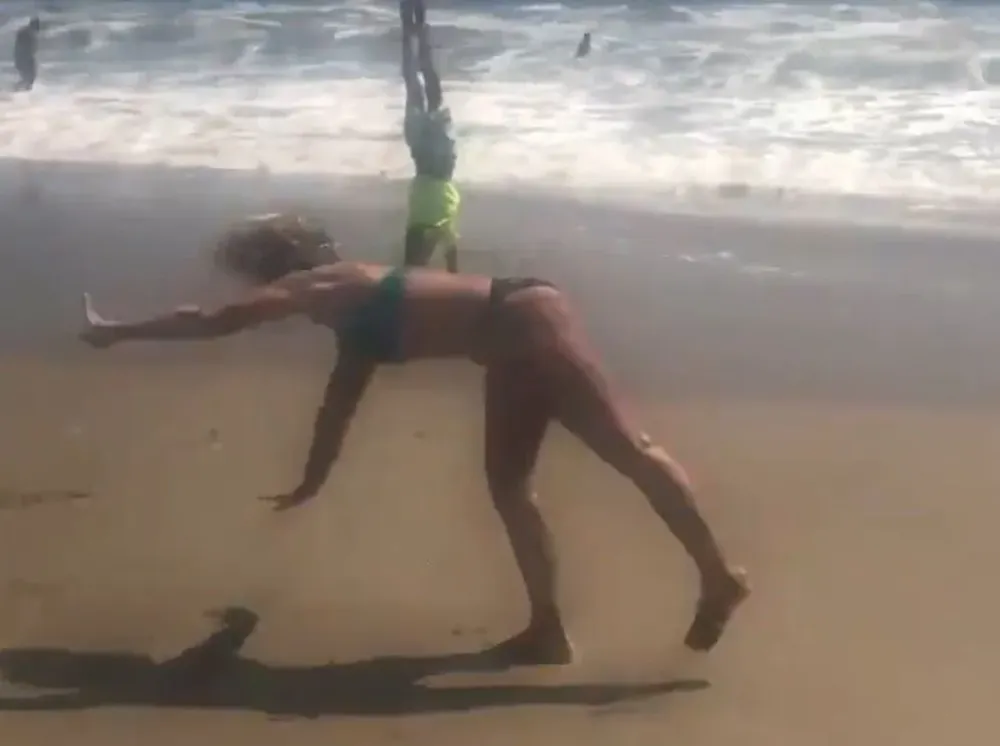 Nadia Comaneci y su vuelta en la playa para recordar los 43 años de su 10 histórico en los Juegos Olímpicos