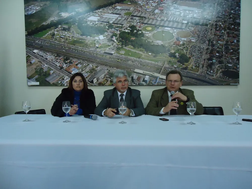 Beszkidynak con los ministros Aguerre y Mainardi