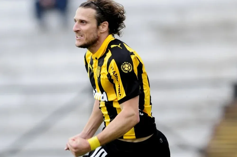 Diego Forlán anotó su segundo gol con Peñarol