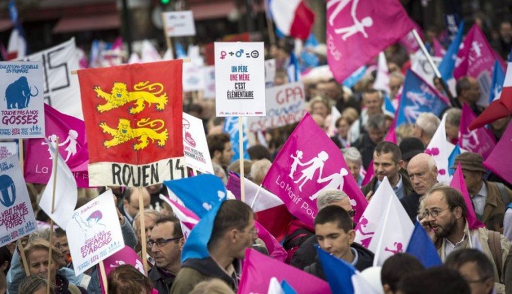 En las marchas participan familias y jóvenes.