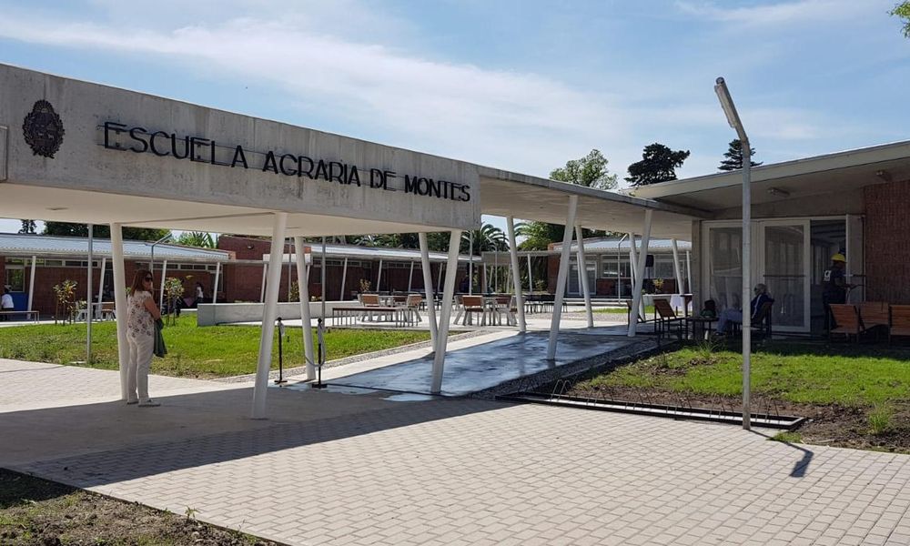 Entrada de la UTU Agraria de Montes