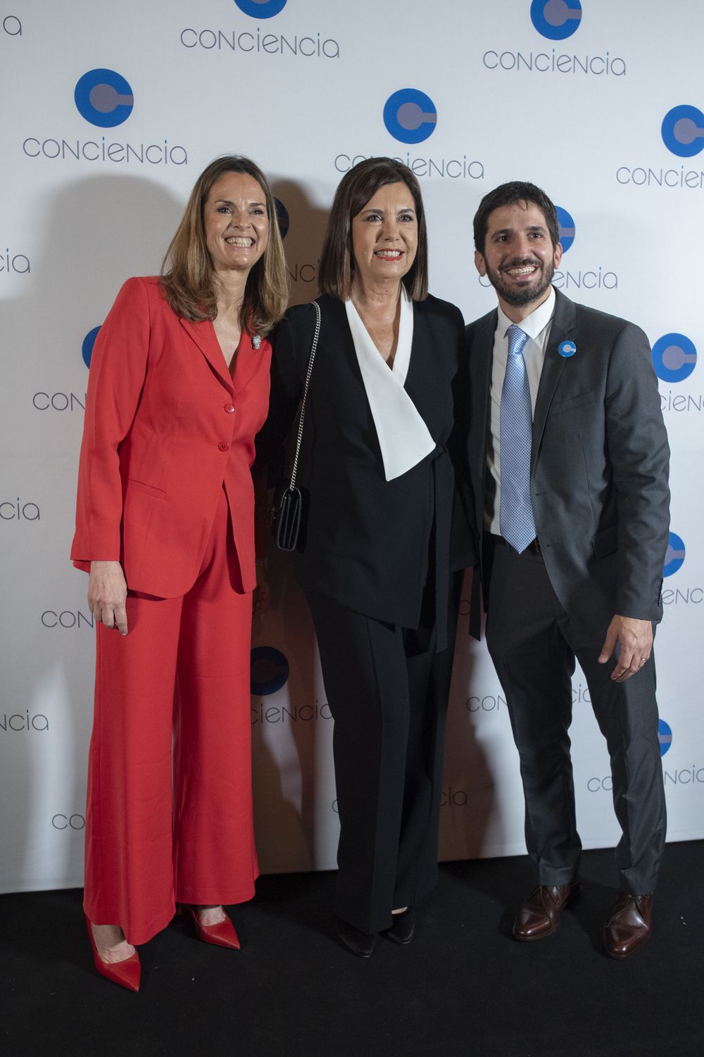 La periodista, especialista en medios y consultora Liliana Parodi junto a Silvana Vives y Juan Manuel Fernández Alves La periodista, especialista en medios y consultora Liliana Parodi junto a Silvana Vives y Juan Manuel Fernández Alves