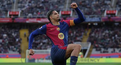 Ronald Araujo celebra su gol para Barcelona 