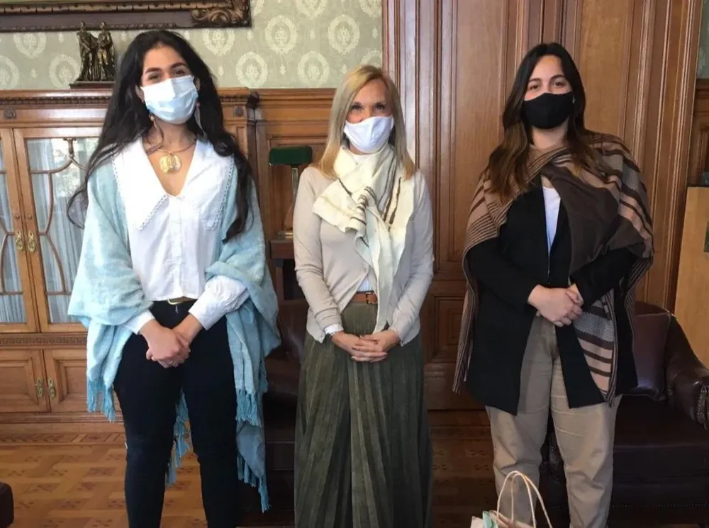 Marlene Vasella, presidenta de ARJU; Beatriz Argimón y Camila Ramírez, vicepresidenta de ARJU.