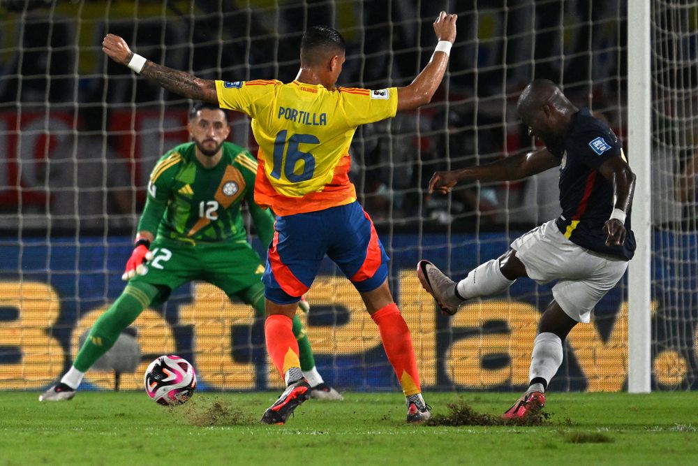 Enner Valencia convierte el gol del triunfo Enner Valencia convierte el gol del triunfo