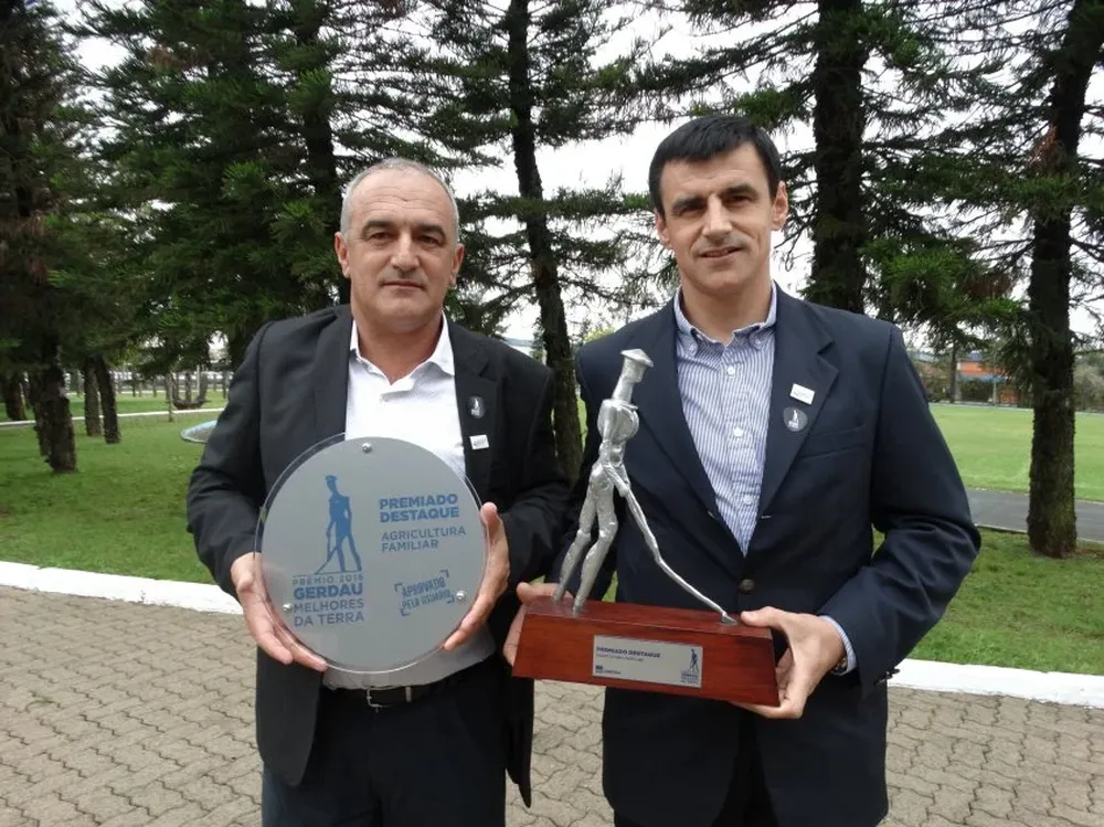 Luis Aberastegui y Gustavo Aberastegui recibieron el Trofeo de Plata en el Premio Gerdau.