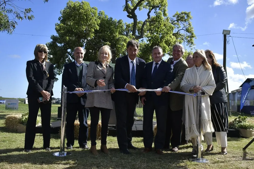El tradicional corte de cinta para que la Expo Melilla quede inaugurada.