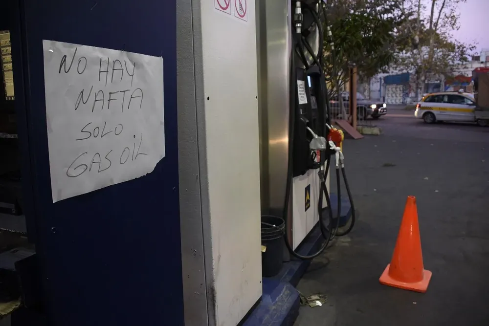 Varias estaciones en distintos punto del país se quedaron sin nafta o gasoil.