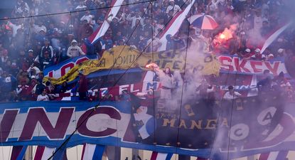 El Observador | 20241006 Hinchas, hinchada de Nacional, banderas de Peñarol. Clásico Torneo Clausura 2024, Nacional vs Peñarol (38).jpg