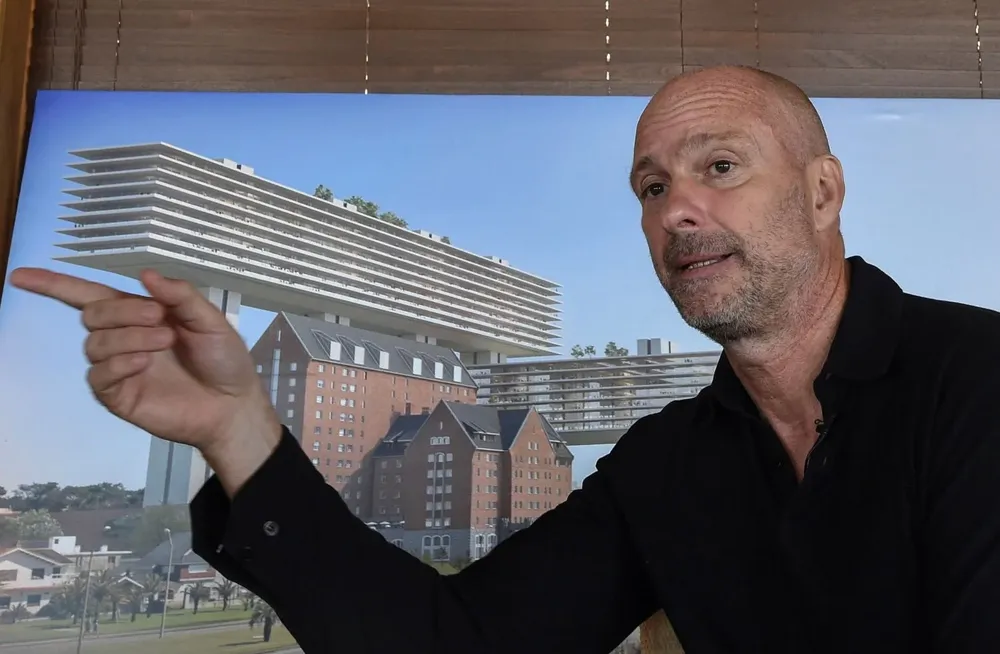 El empresario italiano Giuseppe Cipriani presenta el proyecto de restauración del icónico hotel San Rafael, en Punta del Este. (Archivo, 2019).
