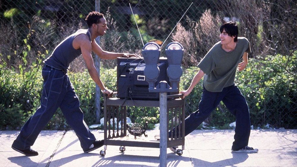 Tyrone (Marlon Wayans) y Harry (Jared Leto) inicialmente ven el tráfico de drogas como una forma de ganar dinero rápido antes de seguir adelante con sus vidas.