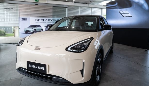 El auto eléctrico más vendido del mundo llega a Uruguay: el Geely EX2 debuta con una entrega fuera de lo común