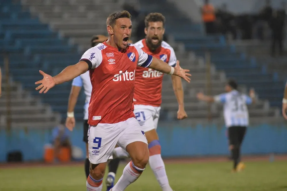 El festejo de Bergessio en el Tróccoli