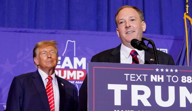 El administrador de EPA, Lee Zeldin, junto a Trump durante la campaña