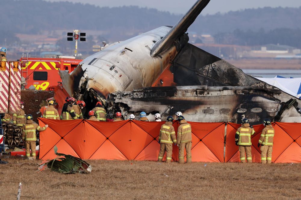 Una imagen del avión destrozado en Muan. EFE