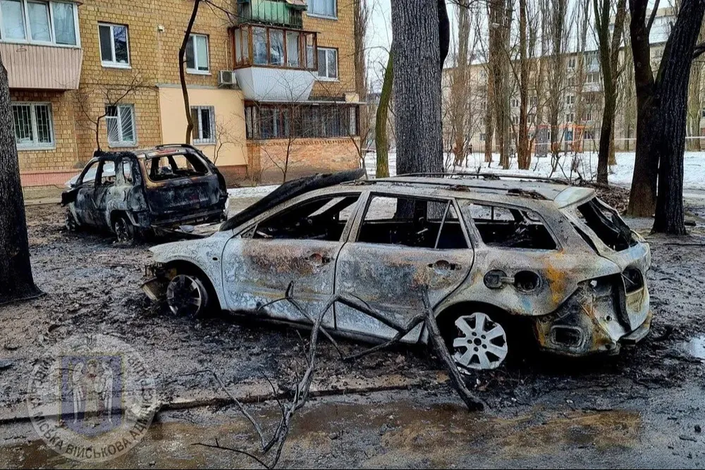 Austos destruidos por el bombardeo sobre Kiev.