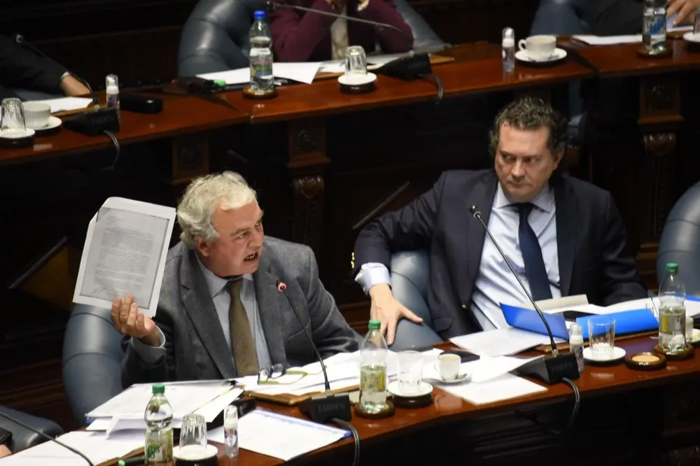 Heber comparece ante el Parlamento por el caso Astesiano