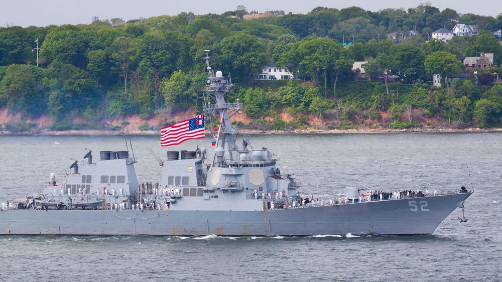 El blanco de la maniobra fue el buque USS Jason Dunham, un destructor de misiles guiados Aegis de la clase Arleigh Burke, según reportes.