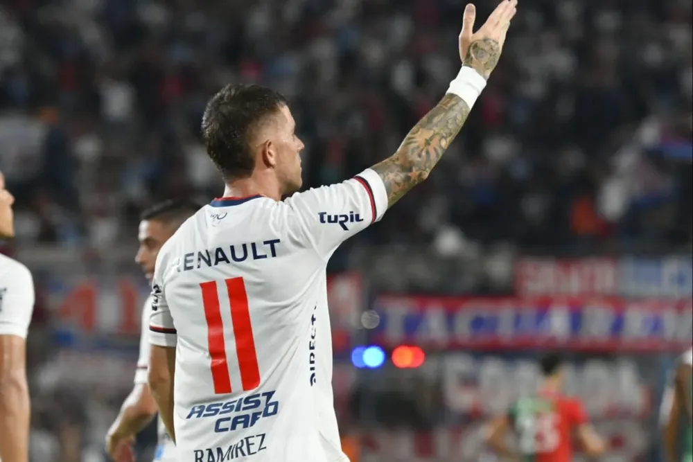 Ramírez en el festejo del gol