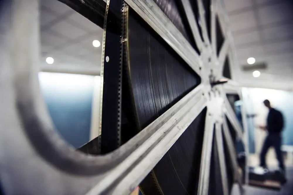 Francia- Un rollo de película preparado para ser proyectado, en el marco el Festival de Cine Americano de Deauville