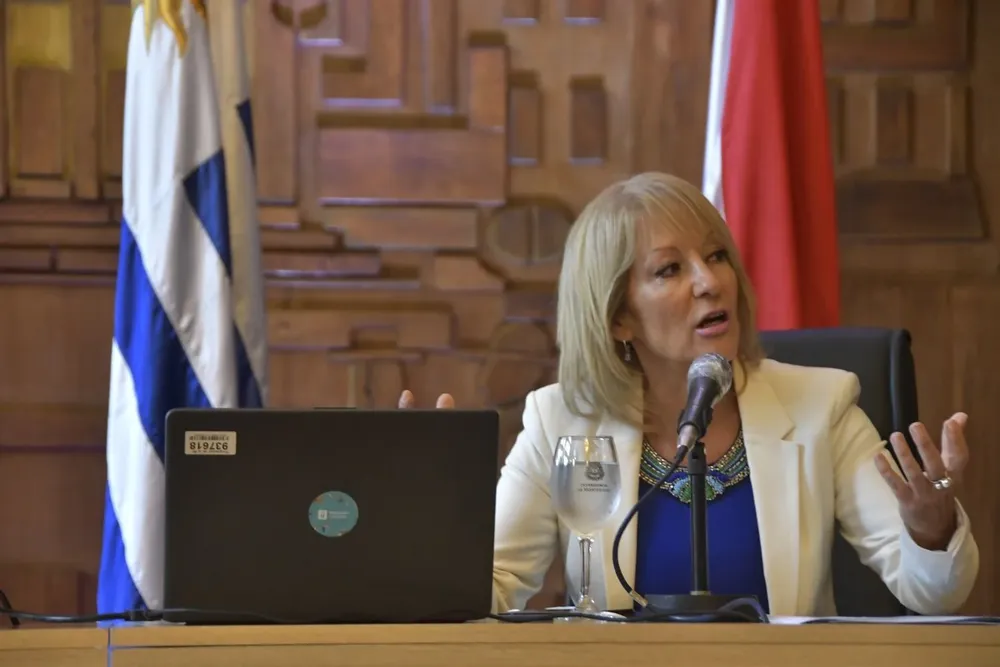 Pese a la caída, la intendenta mantiene el balance positivo