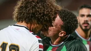 Nathan Cachorrao le lamió la nariz a un rival y este terminó expulsado en el fútbol brasileño