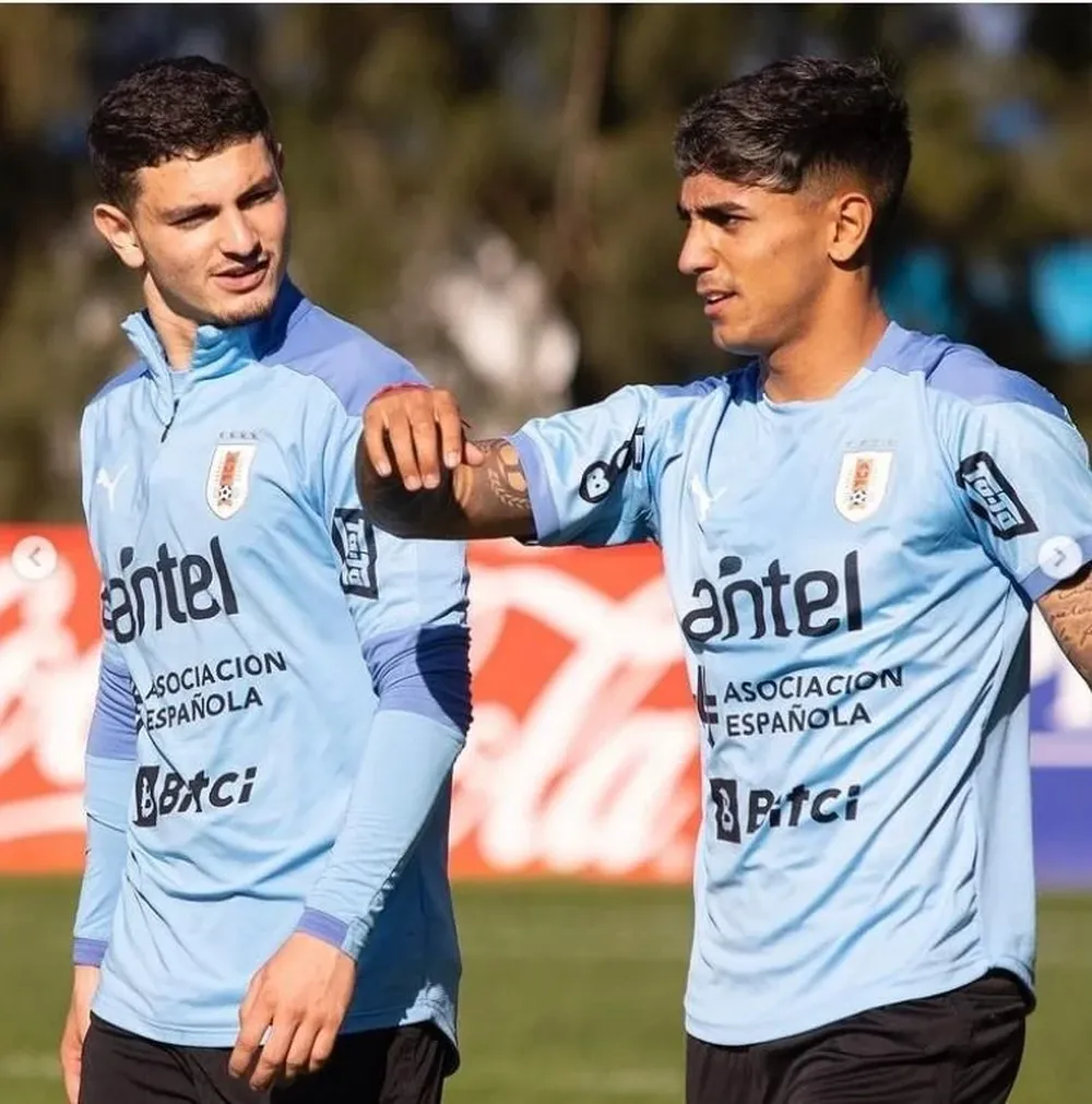 Agustín Álvarez Martínez y Facundo Torres con la selección uruguaya