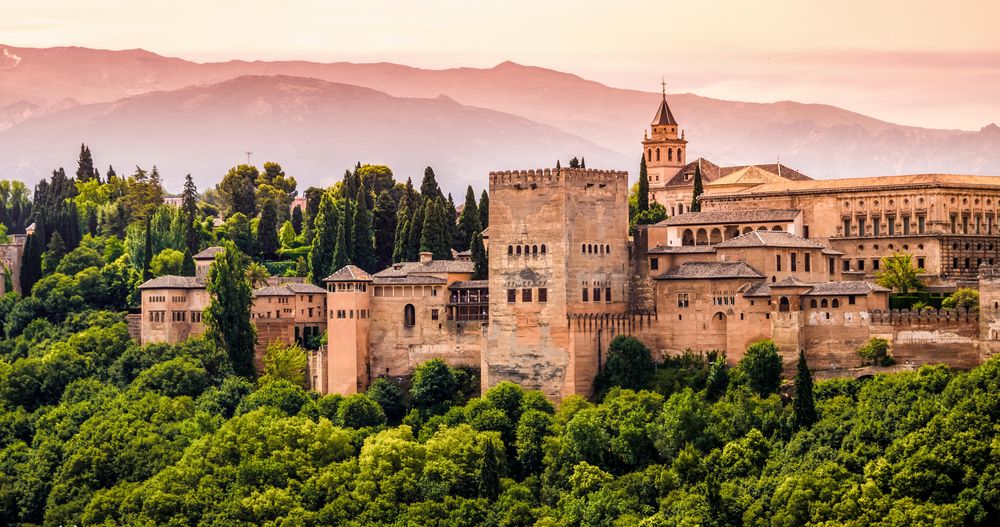 El castillo de la Alhambra, un sitio visitado por turistas de todo el mundo.&nbsp;