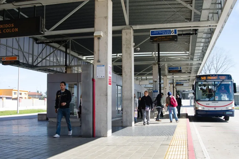 El 148 es una de las líneas que dejó de pasar por la Terminal Colón